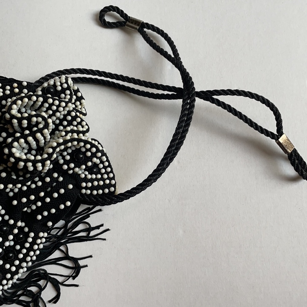 Vintage drawstring handbag Black white beaded fringe pouch purse - Picture 7 of 10